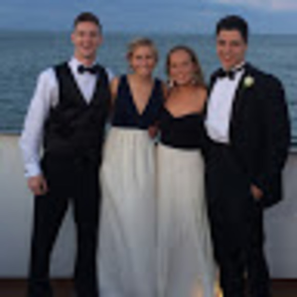 Meet your Posher, Gwen - Picture 1 of 1